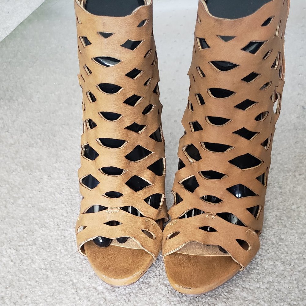 Women's Delicious Tan Heels - Picture 1 of 8